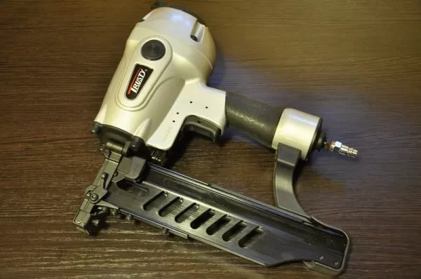 Скобозабивной пистолет TSN-15864Q