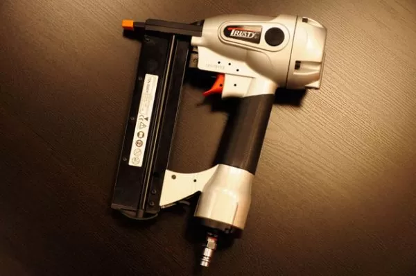 Скобозабивной пистолет TSN-9040H