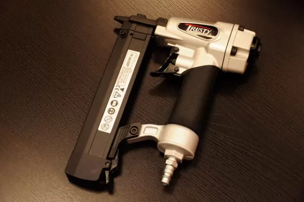 Шпилькозабивной пистолет TP-0630MP