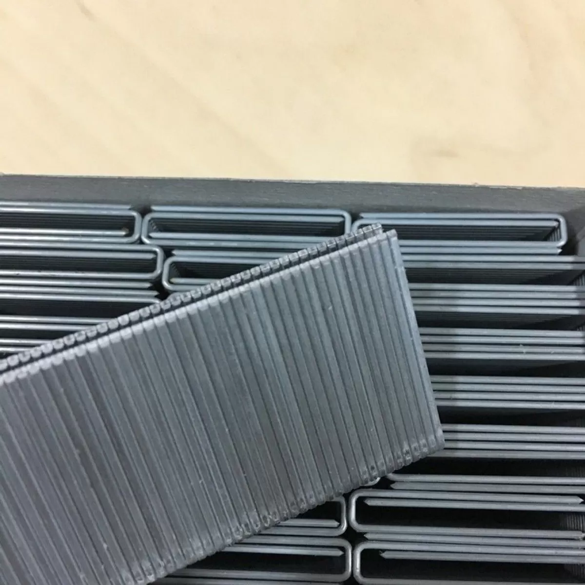 Скоба узкая тип 90 — 32 мм Trusty